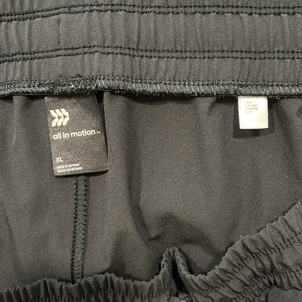 Lot of XL clothes. T shirt, athletic pants and shorts - Picture 8 of 14